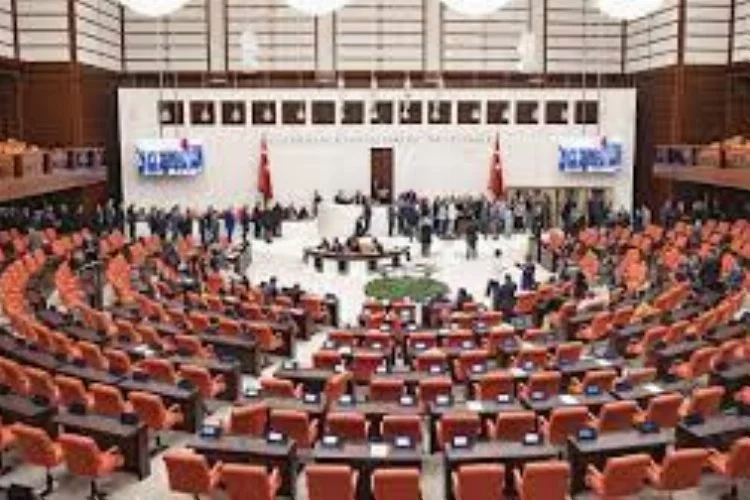 5 bin lira emekli ikramiyesi Meclis’te kabul edildi