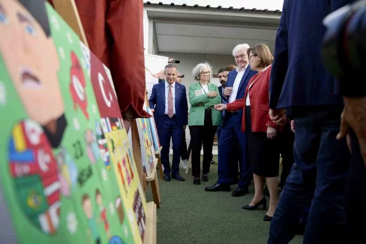 Almanya Cumhurbaşkanı Steinmeier, Depremzedelerle Bir Araya Geldi