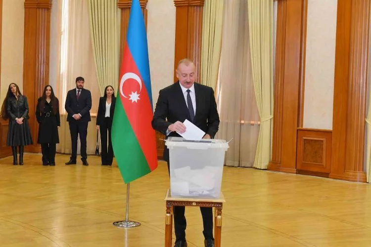 Azerbaycan Cumhurbaşkanı Aliyev, Oyunu İşgalden Kurtarılan Hankendi’de Kullandı