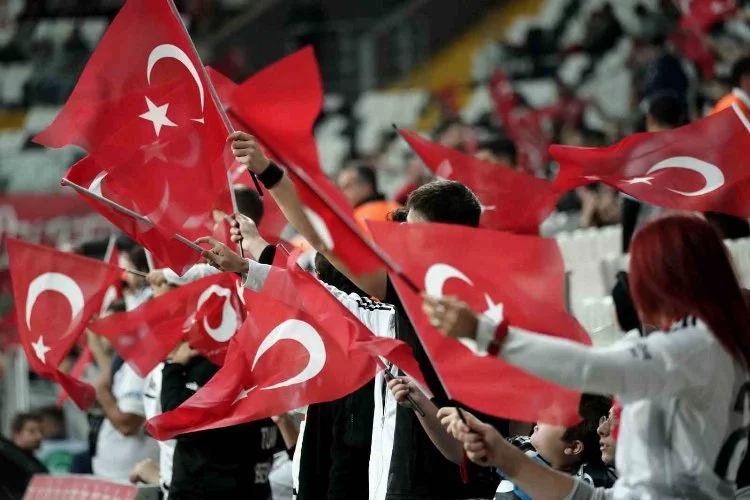 Beşiktaş’ta galibiyete rağmen ‘istifa’ sesleri