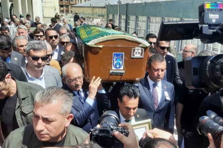 CHP lideri Özgür Özel,  Cenaze Namazına Katıldı