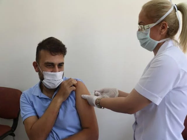 Covid-19 aşı denemeleri Gaziantep’te başladı