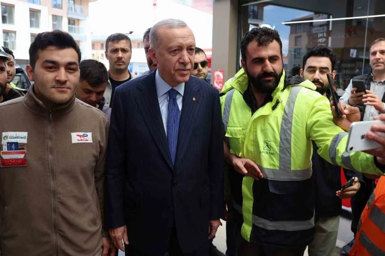 Cumhurbaşkanı Erdoğan Akaryakıt İstasyonuna Uğradı