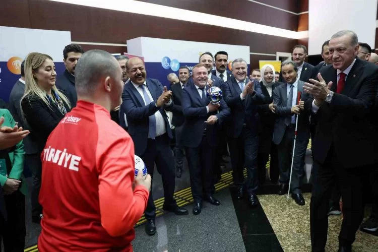 Cumhurbaşkanı Erdoğan, Down Sendromlu Futsal Milli Takımı Oyuncularıyla Bir Araya Geldi
