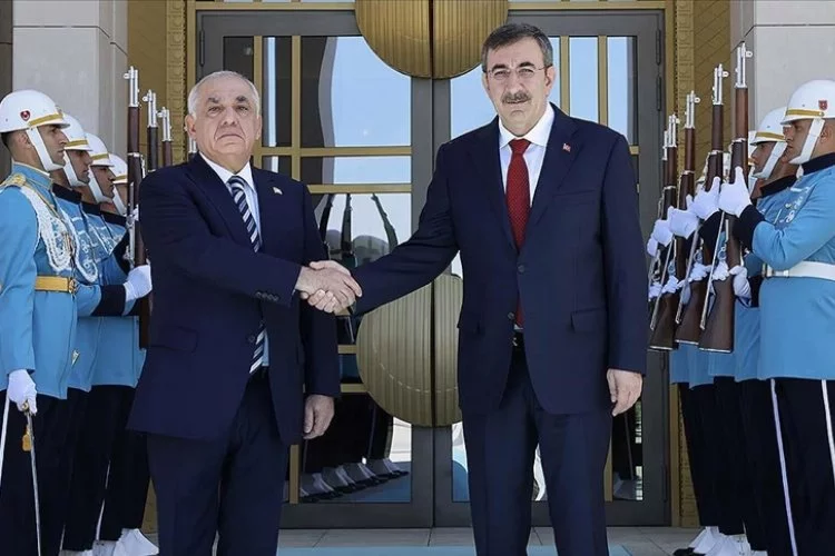Cumhurbaşkanı Yardımcısı Yılmaz, Azerbaycan Başbakanı İle Bir Araya Geldi