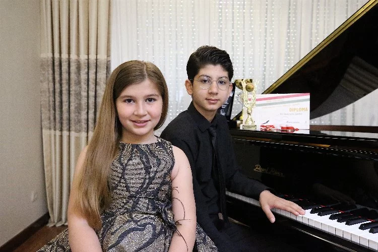 Elif Ve Meriç Piyanist Olma Yolunda İlerliyor
