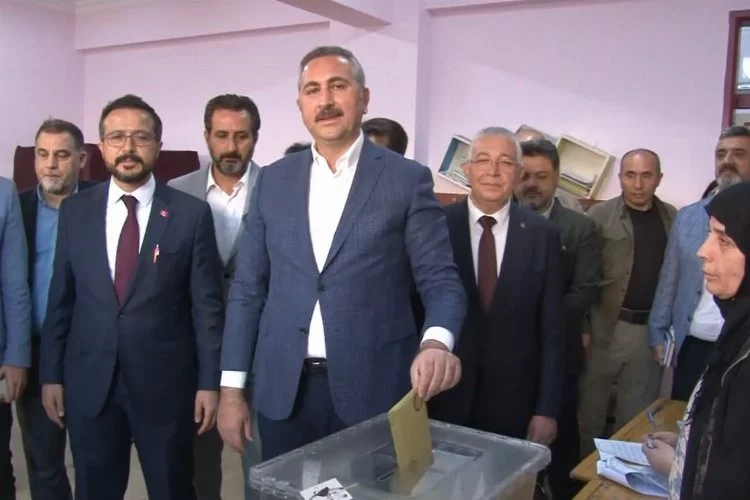 Eski Adalet Bakanı Gül oyunu Gaziantep'te kullandı