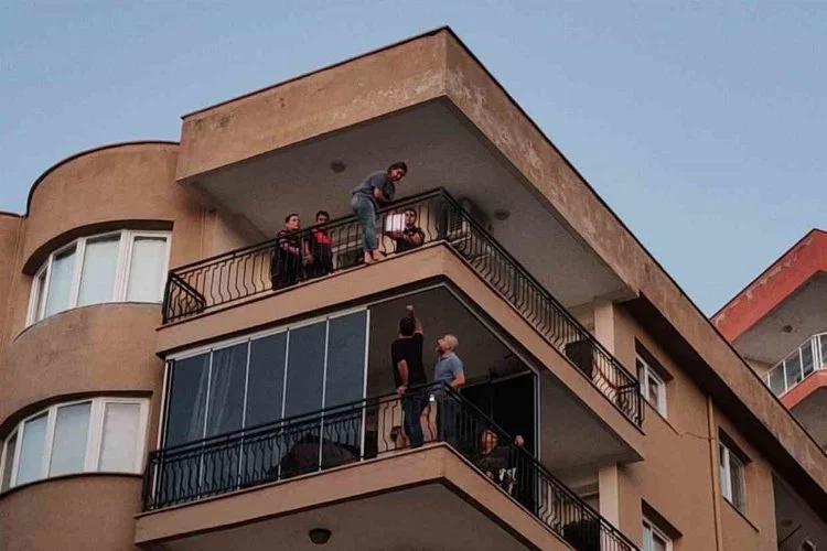 Evin tapusu üzerine yapılmayınca balkondan atlamak istedi
