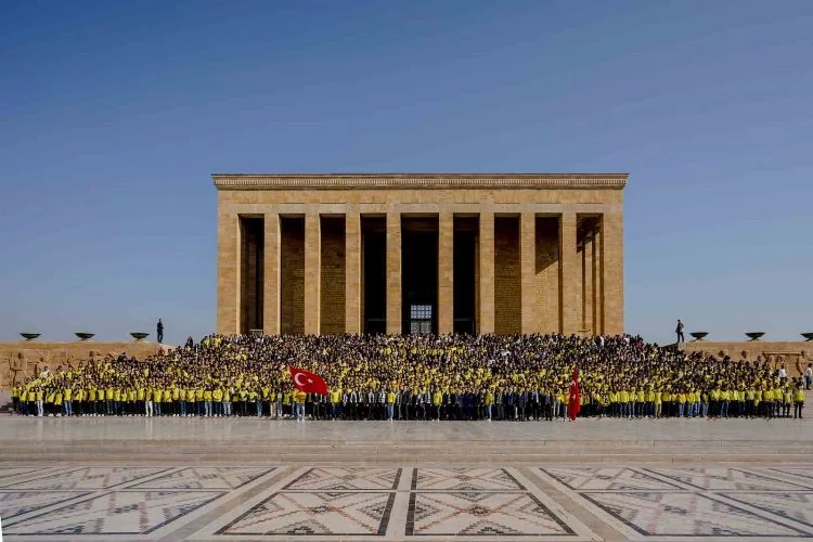 Fenerbahçeli Taraftarlar Anıtkabir’i Ziyaret Etti