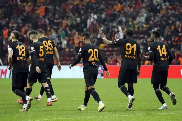 Galatasaray: 3 - Bandırmaspor: 1 (İlk Yarı)