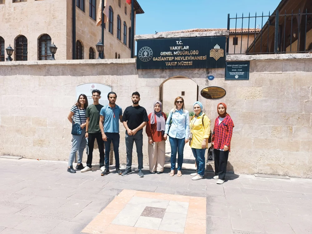 Öğrenciler halı ve kilim müzesini ziyaret etti