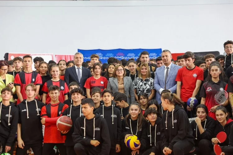 Gaziantep Büyükşehir’den Okullara Spor Malzemesi Desteği