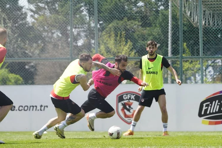 Gaziantep FK’da Oyuncular Yaka Paça Kapıştılar