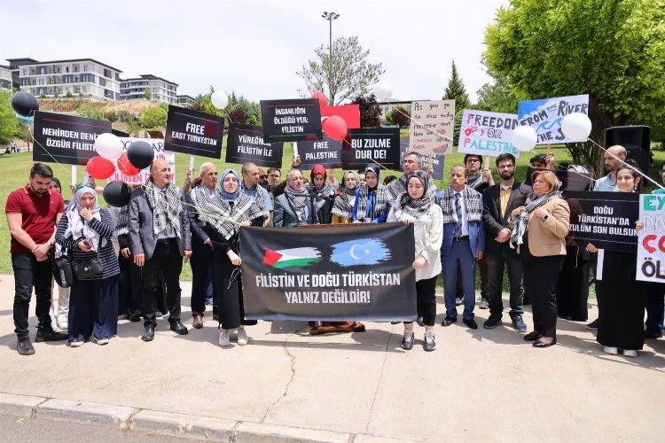 HKÜ'de Filistin'e Destek Yürüyüşü Düzenlendi