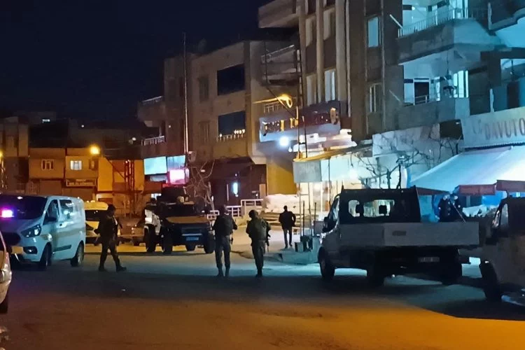 İki grup arasında silahlı kavga 1'i polis 2 ölü