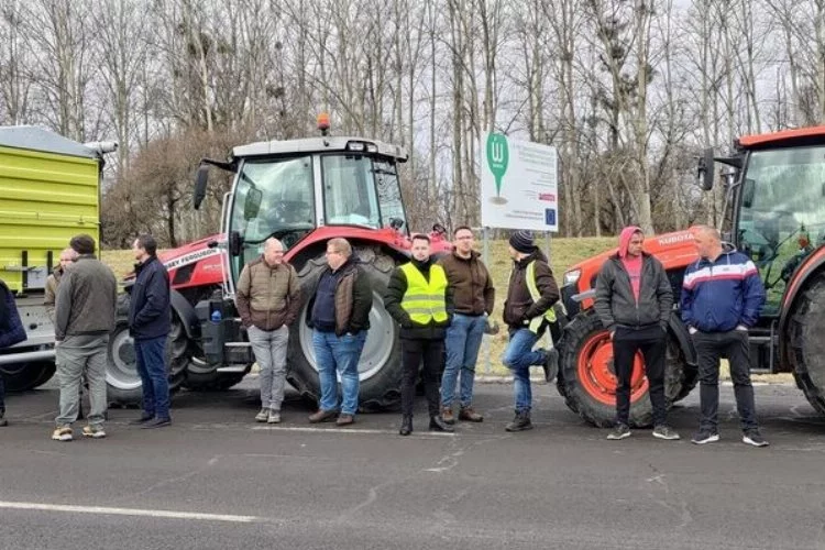 Macaristan Ve Polonya’da Çiftçilerden Ukrayna Sınırında Protesto