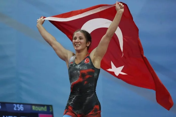 Milli Güreşçi Zeynep, Adını Paris 2024 Olimpiyat Oyunlarına Yazdırdı