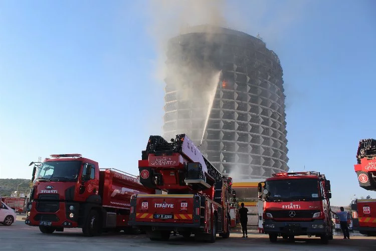 Otel yangını 5 saatte kontrol altına alındı