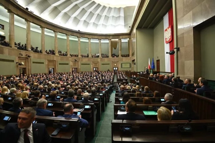Polonya Cumhurbaşkanı Duda, hükümeti kurma görevini Morawiecki’ye verdi
