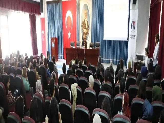 Prof. Dr. Yağcıoğlu, öğrencilerle bir araya geldi