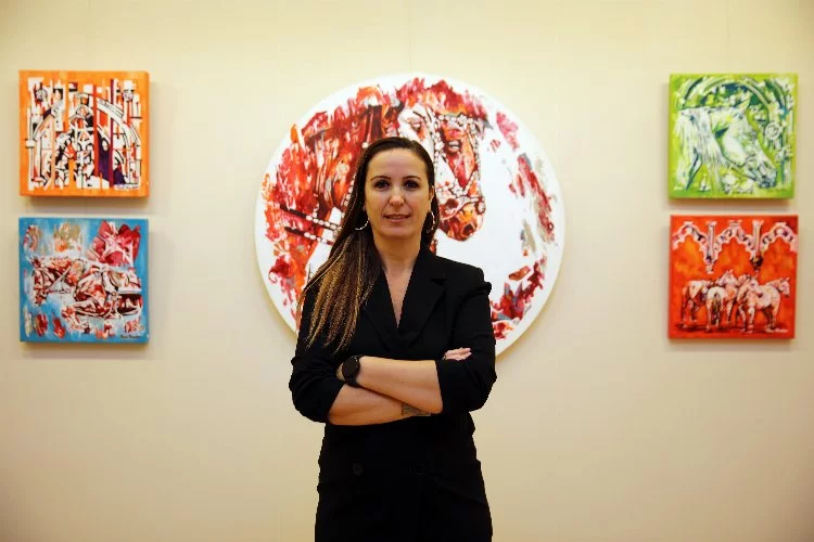 Ressam Pınar Kanber’in SANKO Sanat Galerisi’nde Açtığı Sergi Devam Ediyor