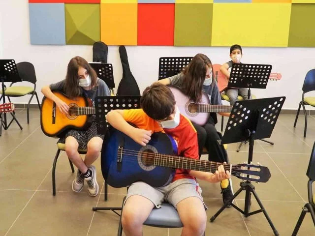 Şehitkamil'in gitar kursuna yoğun ilgi