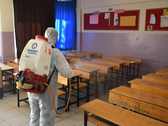 Sınav öncesi okullar dezenfekte edildi