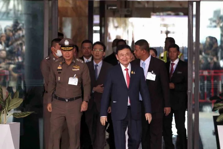 Tayland’ın Eski Başbakanı Thaksin’e Şartlı Tahliye Kararı