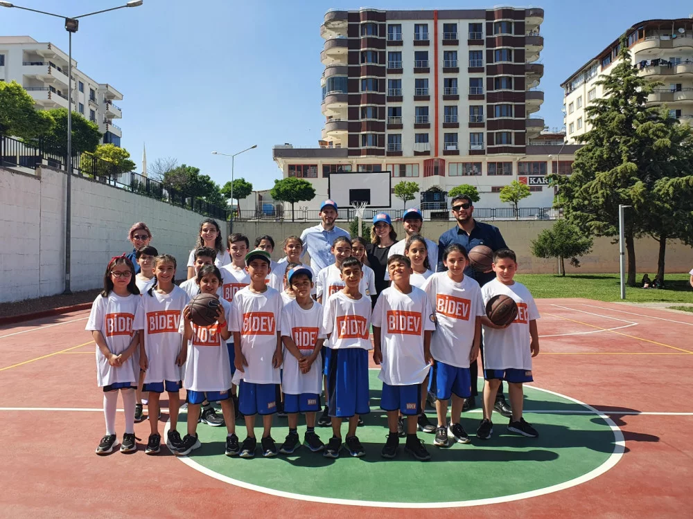 TEGV Gaziantep’te basketbol sahası açtı