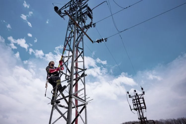 Toroslar EDAŞ Deprem Bölgesindeki Elektrik Dağıtım Çalışmalarını Sürdürüyor
