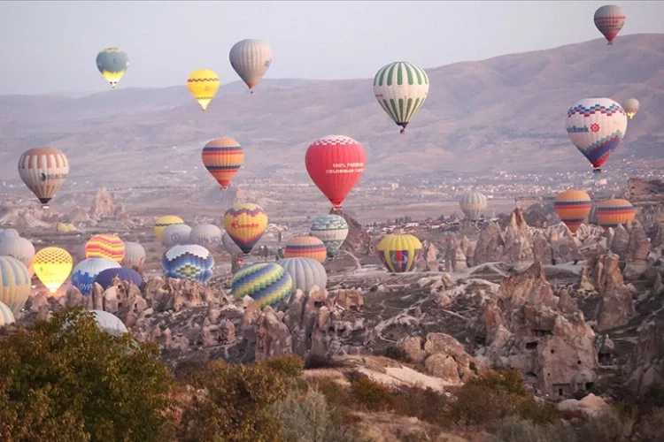 Türkiye'de Geçen Yıl 747 Bini Aşkın Turist Balonla Uçtu